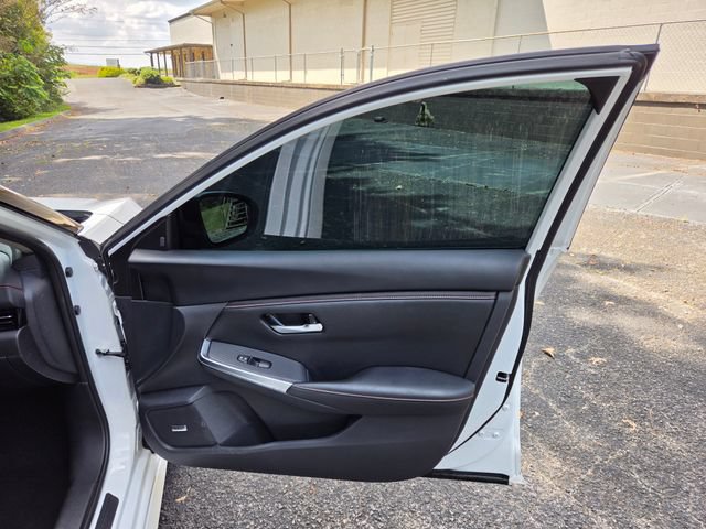 Used 2024 Nissan Sentra SR w/ SR Premium Package FWD image 23