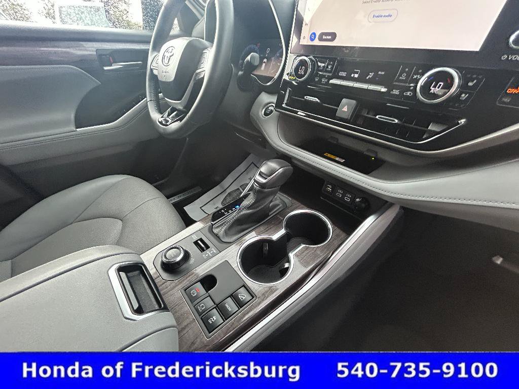Used 2024 Toyota Highlander Limited AWD/4WD image 22