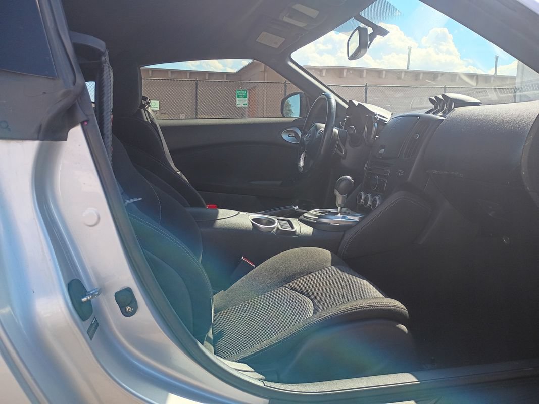 Used 2011 Nissan 370Z Coupe RWD image 12