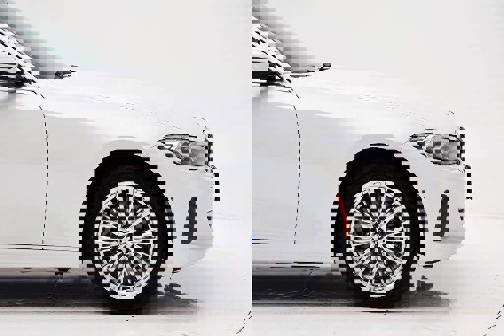 Used 2024 BMW 330i xDrive Sedan image 4