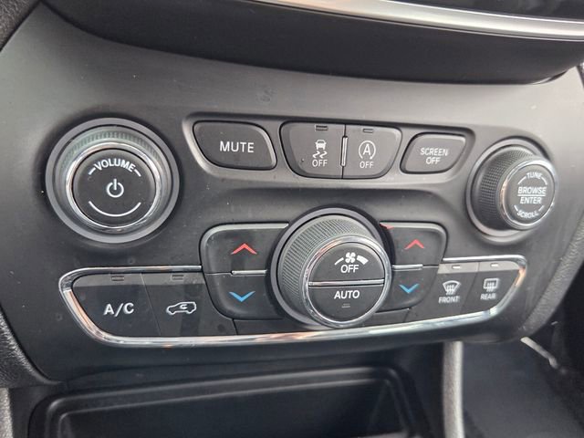 Used 2020 Jeep Cherokee Limited image 27