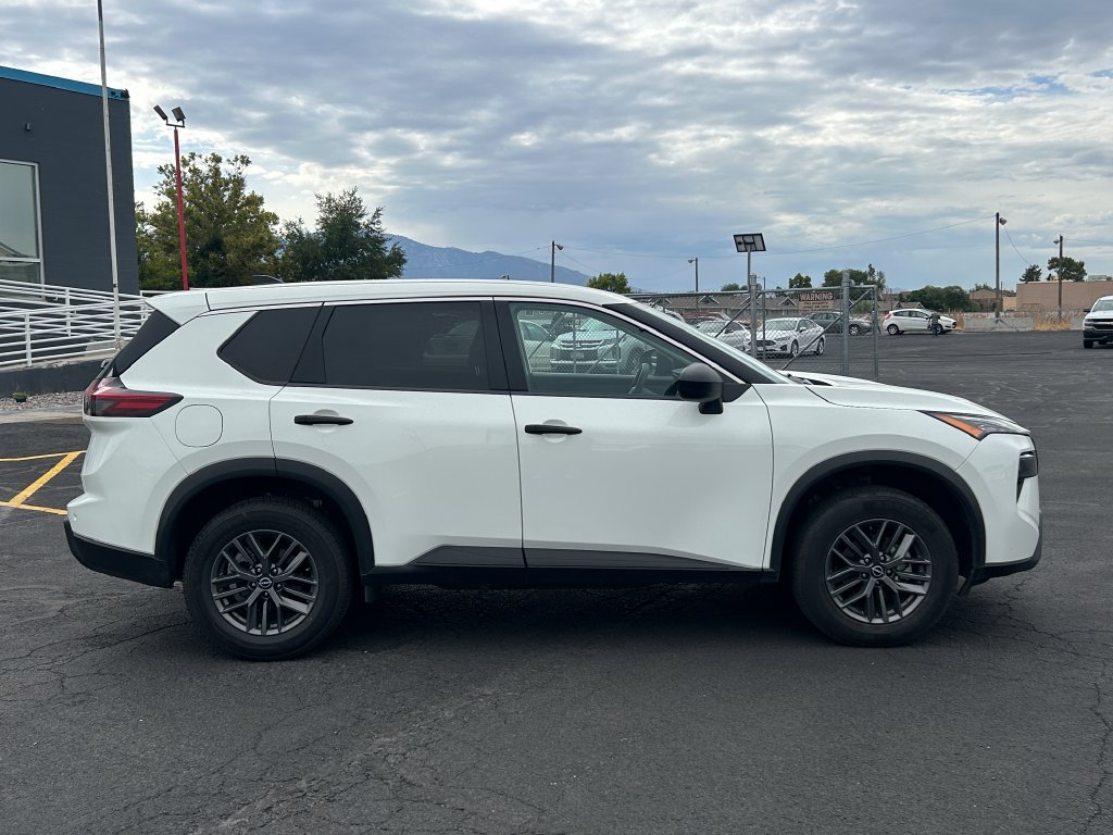 Used 2024 Nissan Rogue S FWD image 2