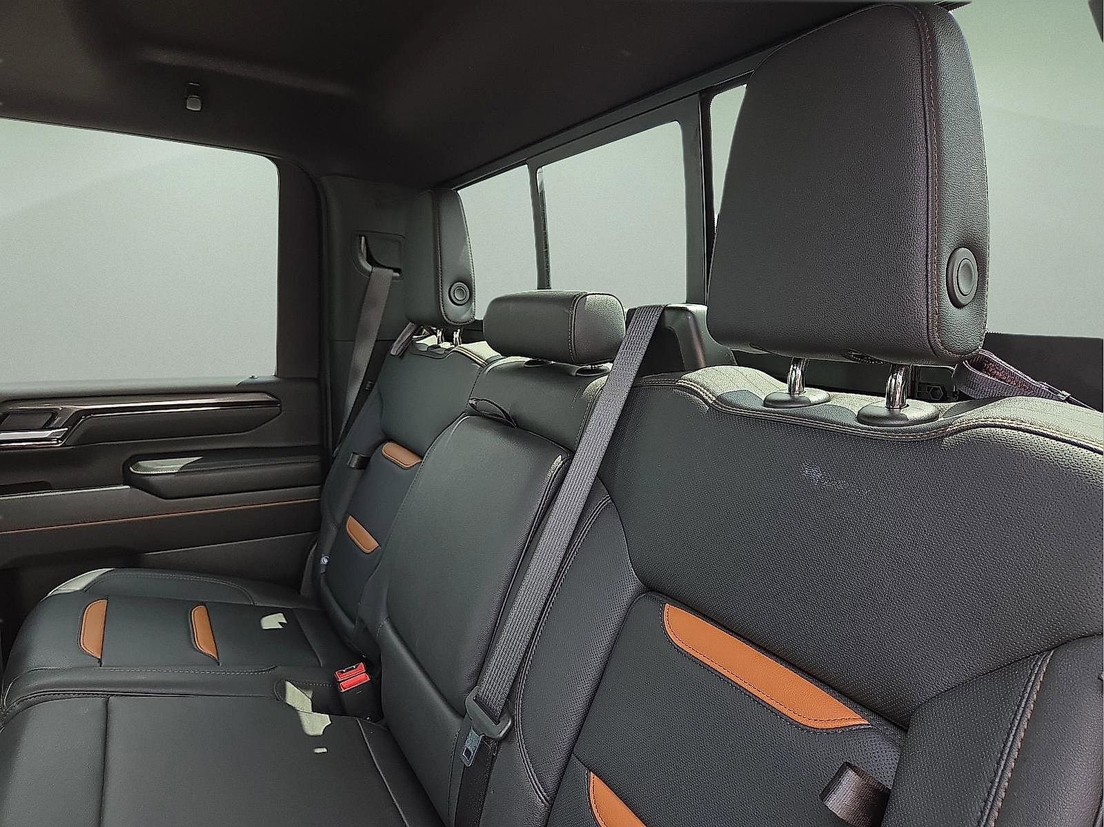 Used 2025 GMC Sierra 2500 AT4 w/ AT4 Premium Plus Package AWD/4WD image 10