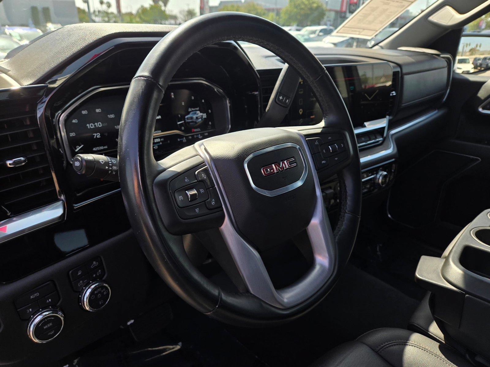 Used 2025 GMC Sierra 1500 SLT AWD/4WD image 12