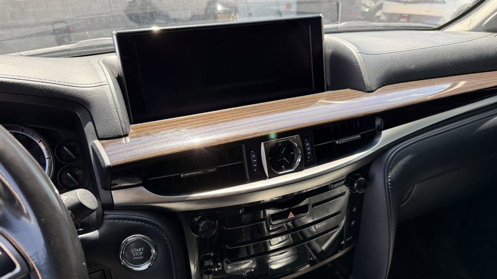 Used 2018 Lexus LX 570 4WD image 5