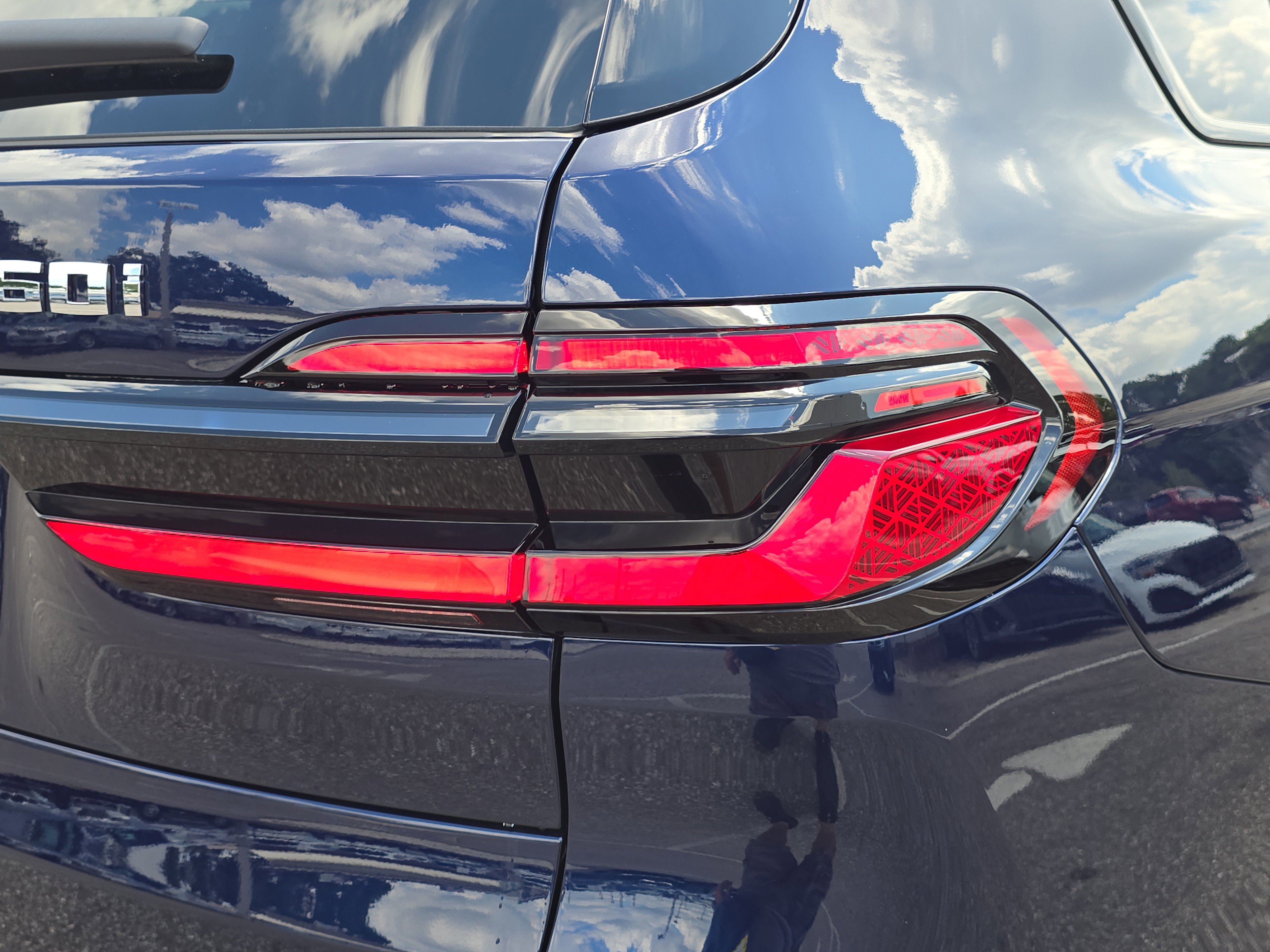 New 2026 BMW X7 M60i image 8