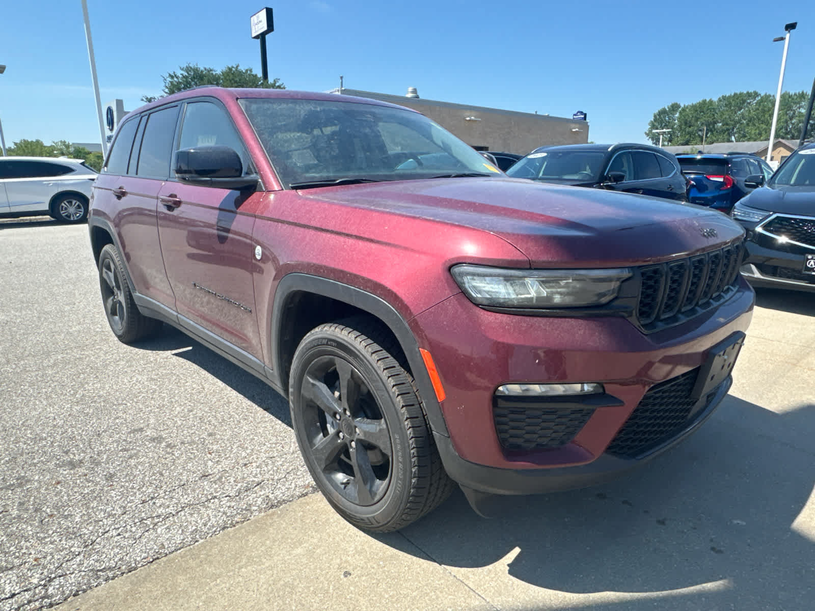 Used 2023 Jeep Grand Cherokee Limited w/ Black Appearance Package AWD/4WD image 7