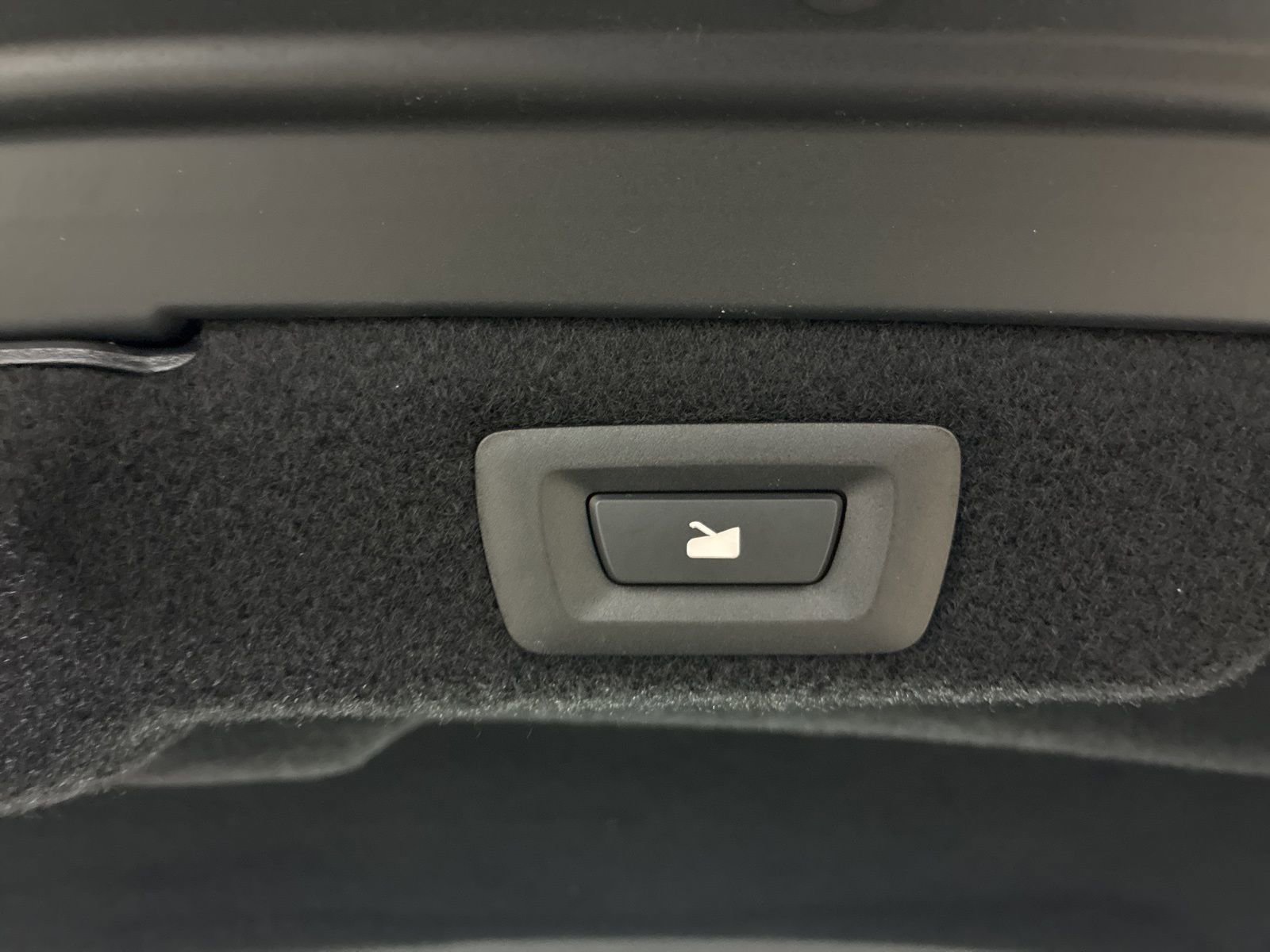 Used 2025 Lucid Air Touring image 8