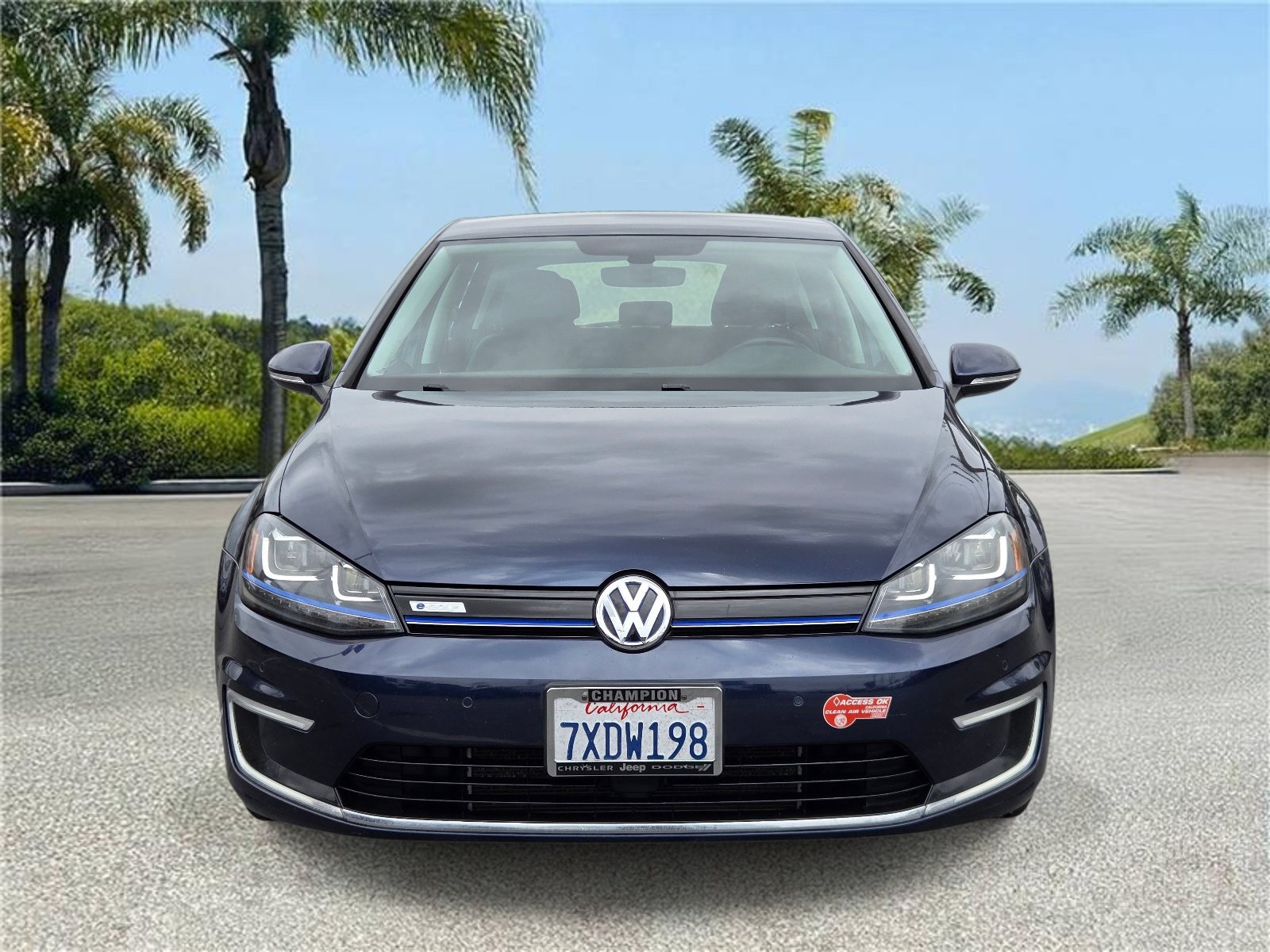 Used 2016 Volkswagen e-Golf SEL Premium w/ Driver Assistance Package FWD image 3