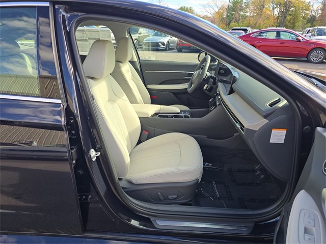 New 2025 Hyundai Sonata Limited image 24