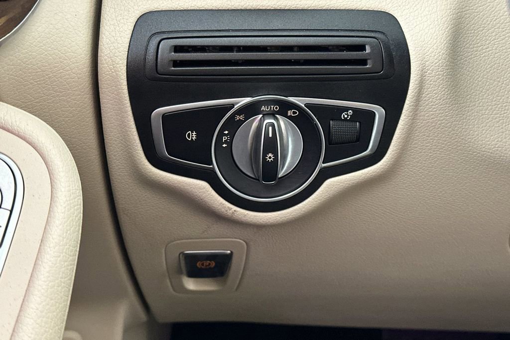 Certified 2022 Mercedes-Benz GLC 300 4MATIC image 32