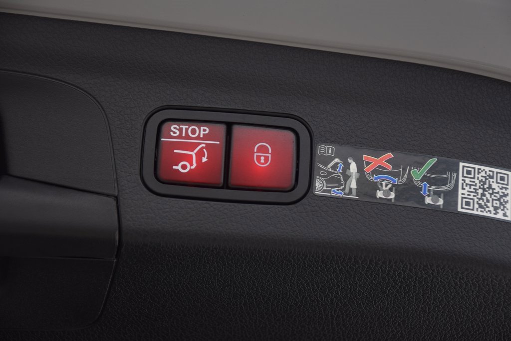 Used 2025 Mercedes-Benz GLE 350 4MATIC image 34