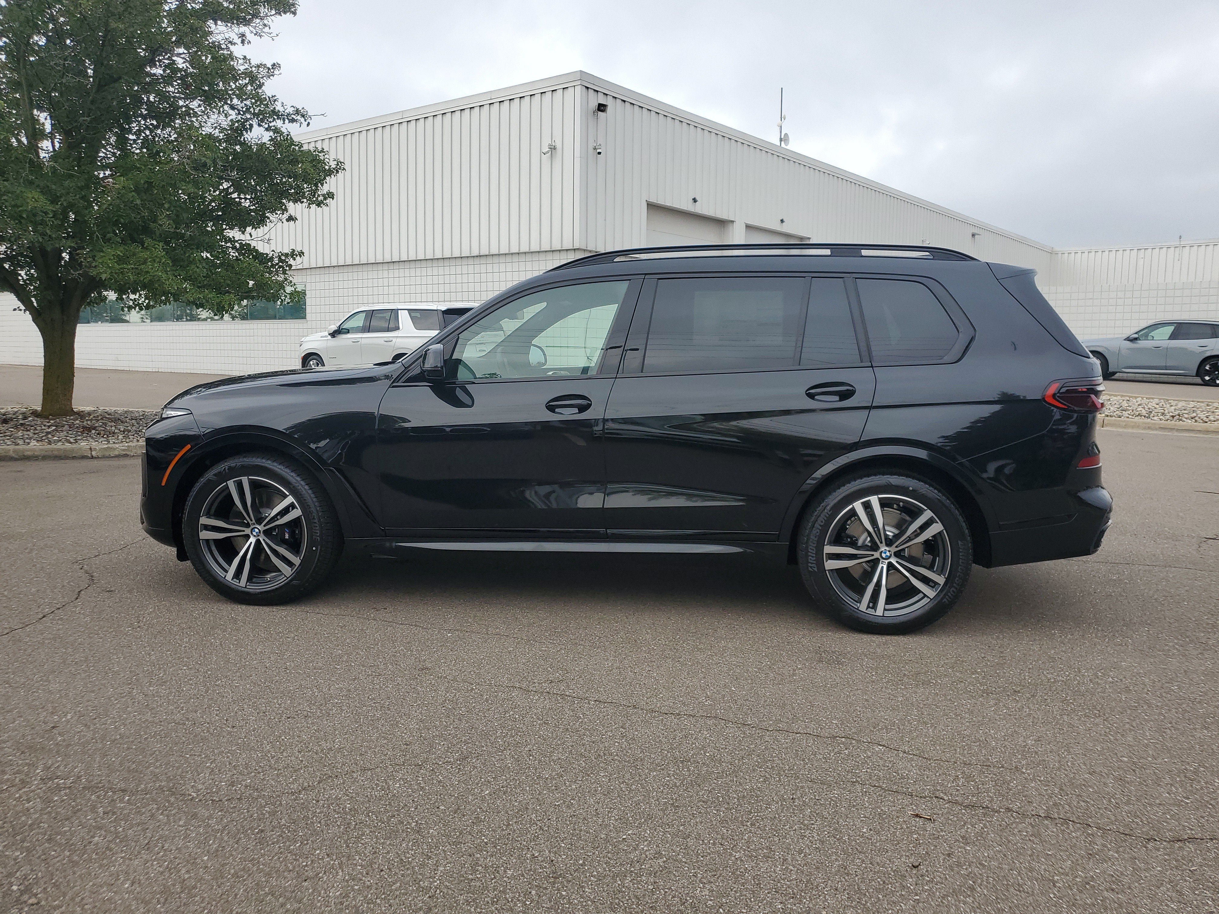 New 2027 BMW X7 xDrive40i w/ Executive Package AWD/4WD image 2