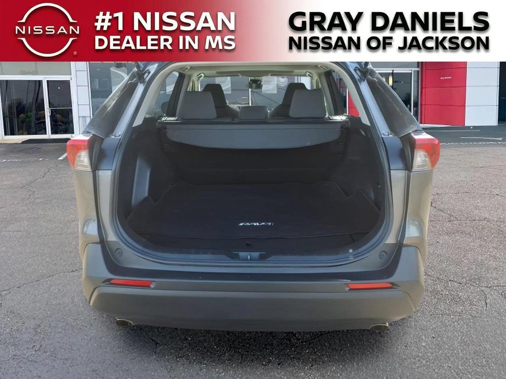 Used 2019 Toyota RAV4 XLE FWD image 8