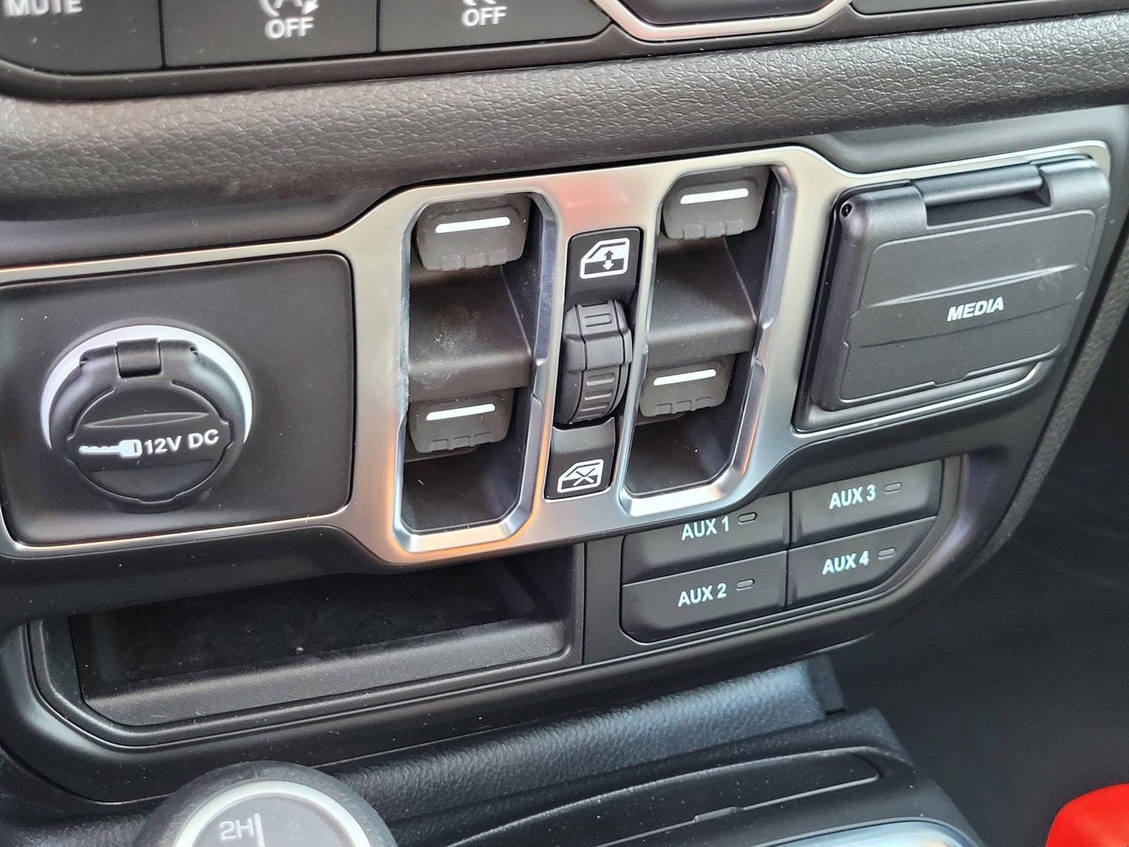 New 2026 Jeep Gladiator Sport image 17