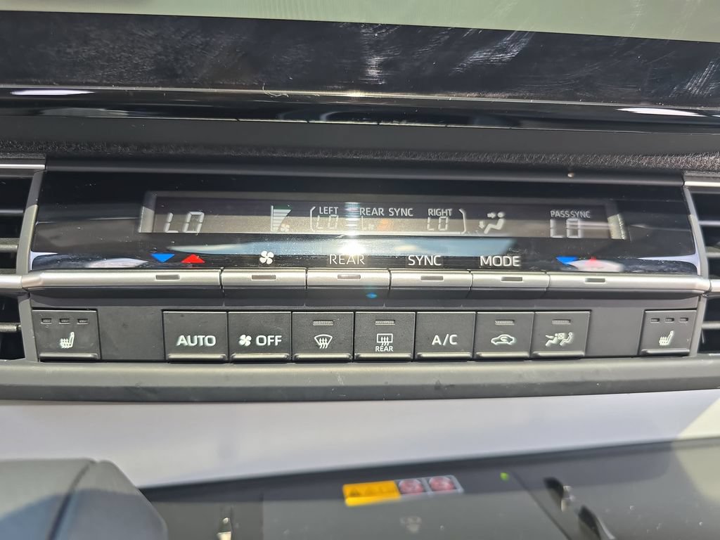 Used 2025 Toyota Sienna XLE AWD/4WD image 26