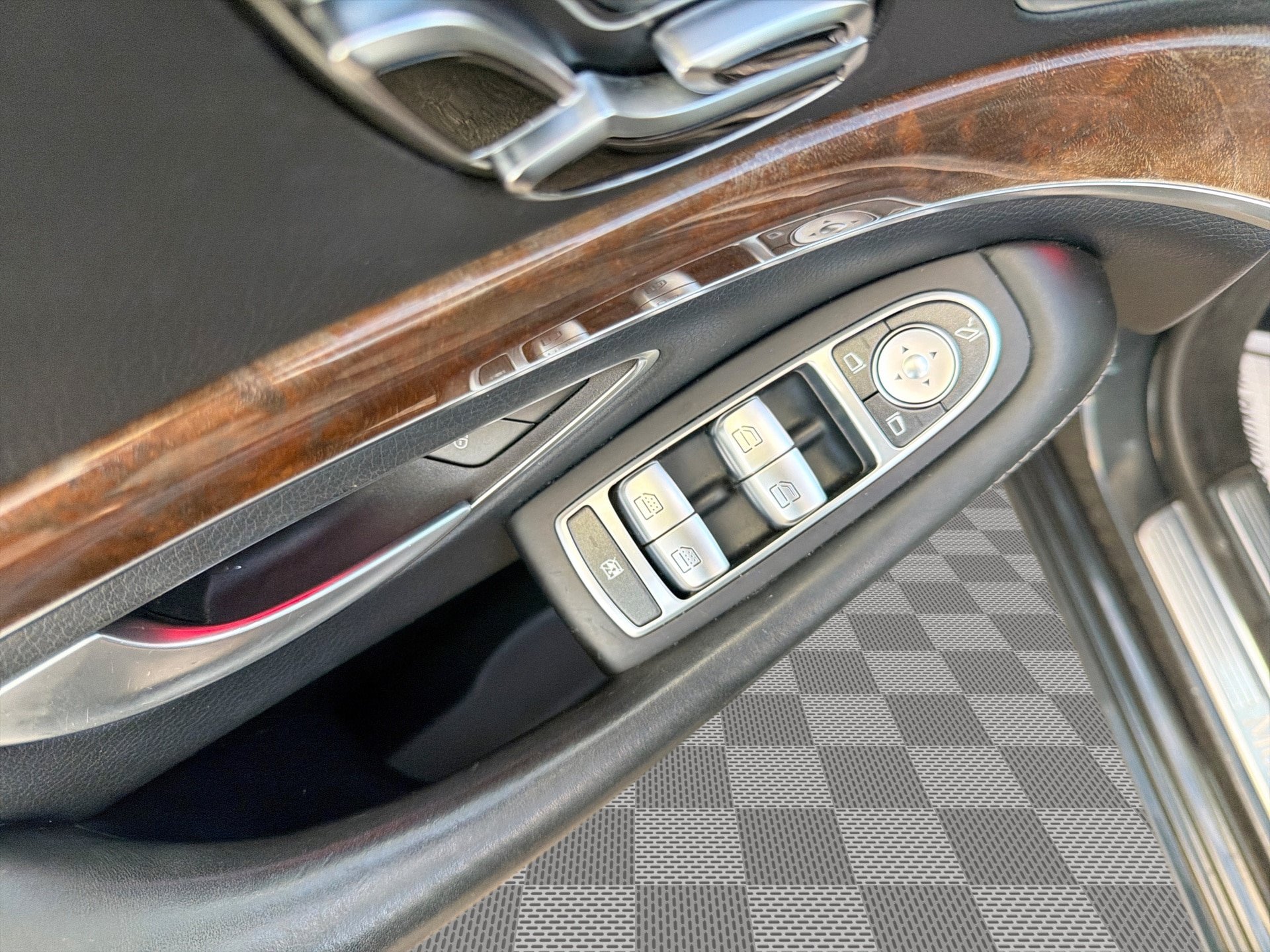 Used 2016 Mercedes-Benz S 550 4MATIC Sedan image 15