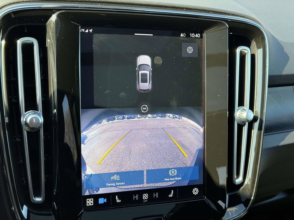 Used 2023 Volvo XC40 Recharge Plus image 4