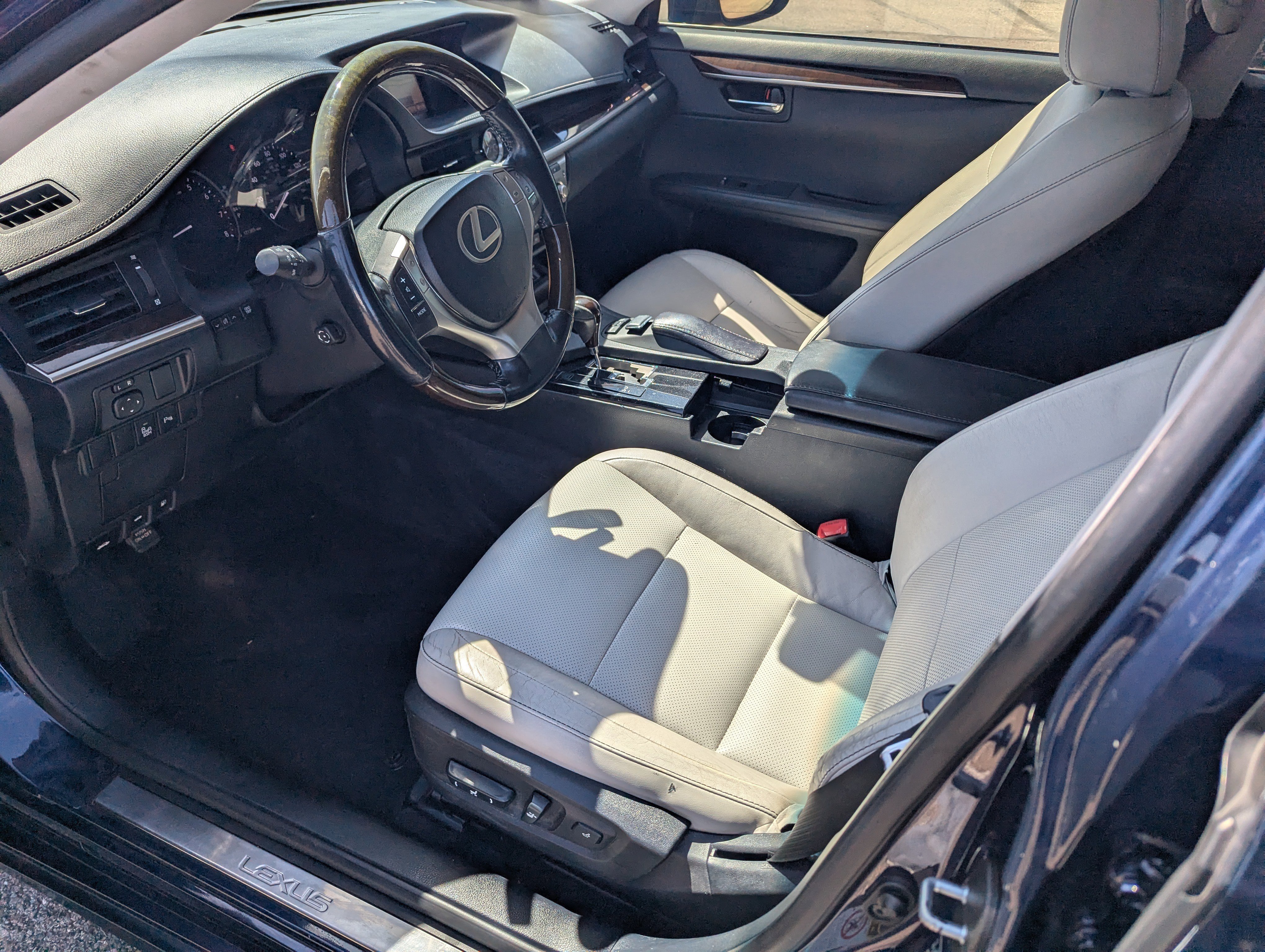 Used 2013 Lexus ES 350 w/ Luxury Pkg image 9