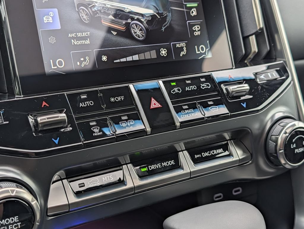 New 2026 Lexus LX 600 4WD w/ Luxury Package image 23