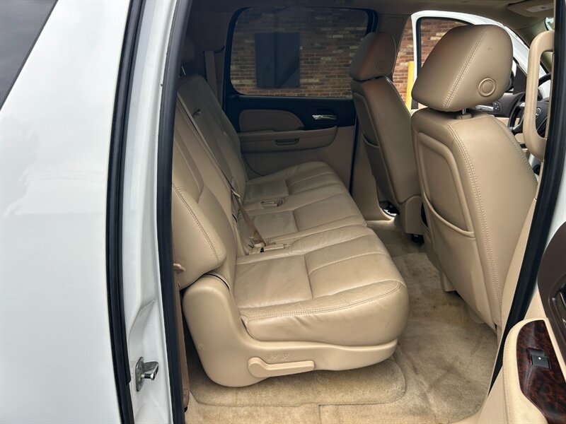 Used 2007 GMC Yukon XL Denali AWD/4WD image 14