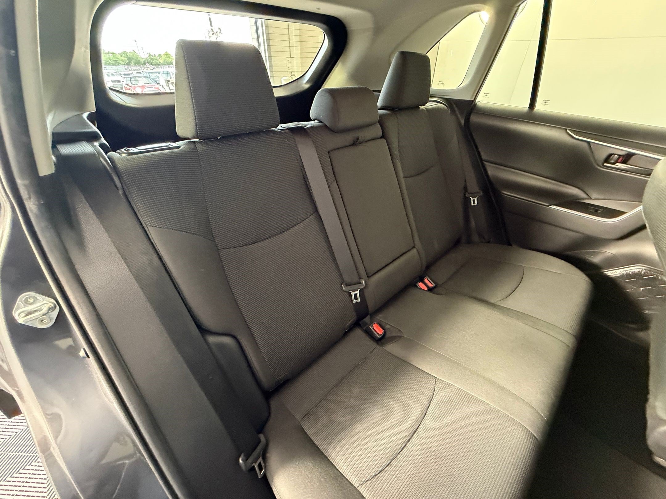 Used 2021 Toyota RAV4 LE FWD image 31