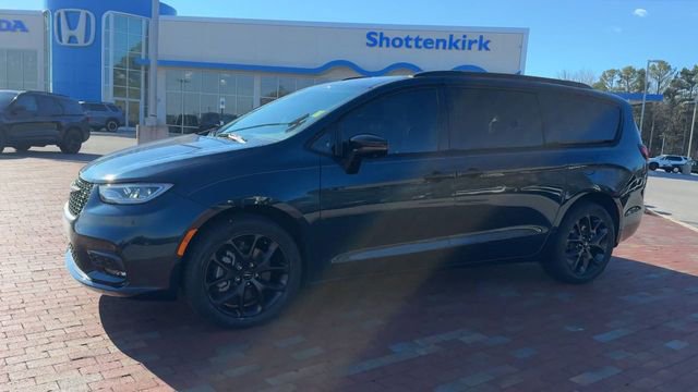 Used 2023 Chrysler Pacifica Limited w/ S Appearance Package image 7