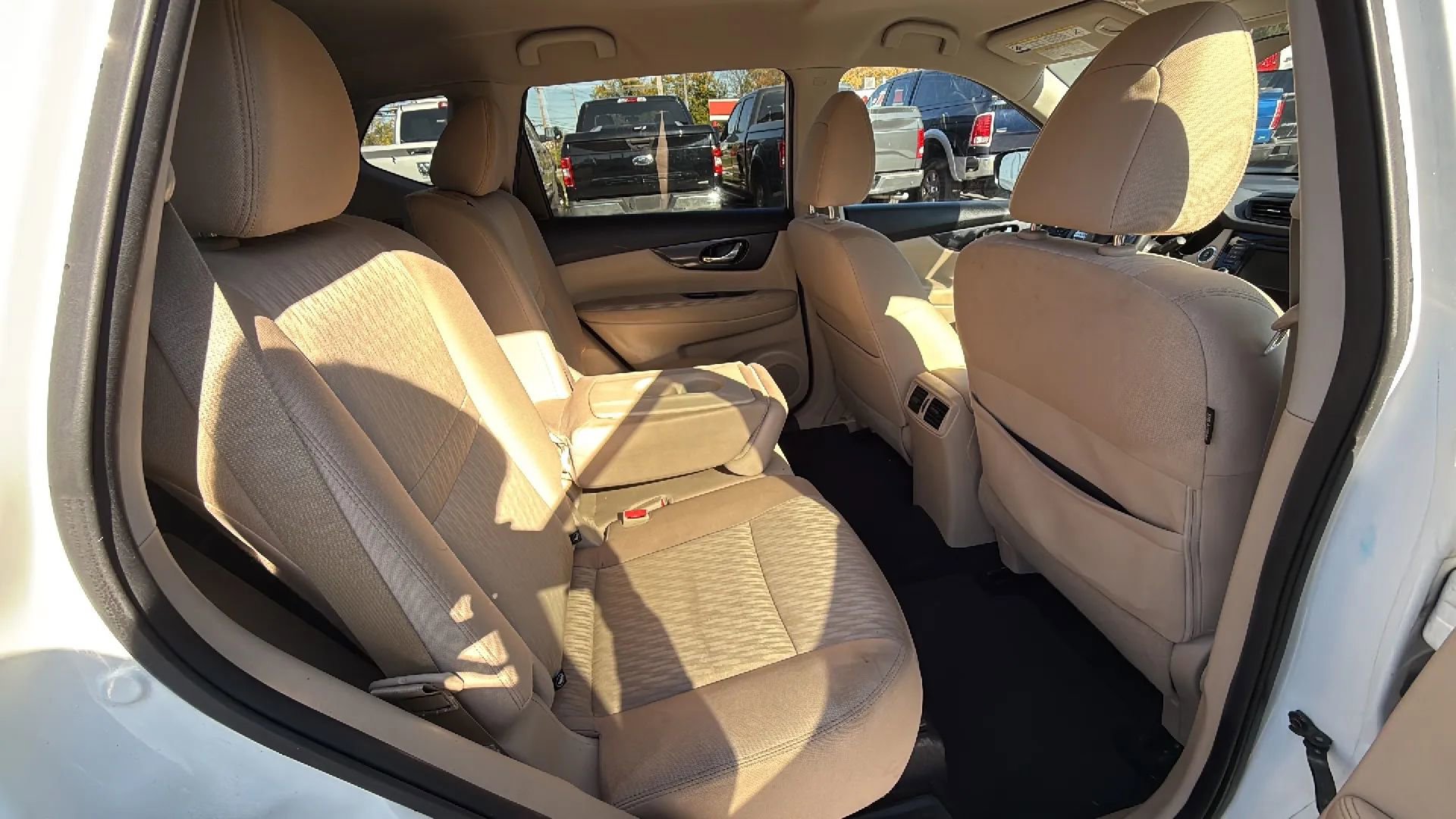 Used 2018 Nissan Rogue SV image 12