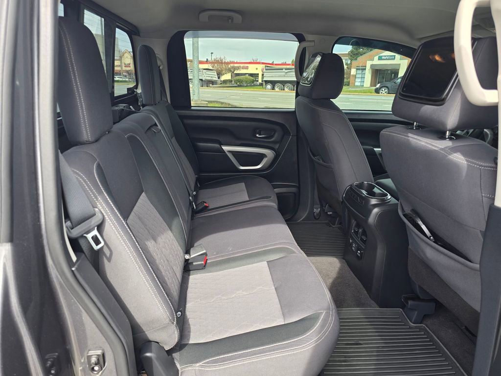 Used 2021 Nissan Titan SV w/ SV Convenience Package image 13