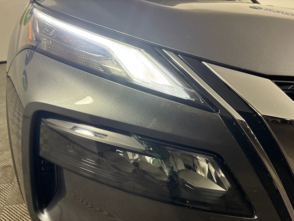 Used 2023 Nissan Rogue S AWD/4WD image 2
