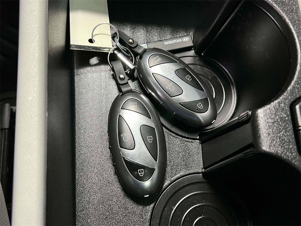 Used 2025 Hyundai Kona Limited image 38