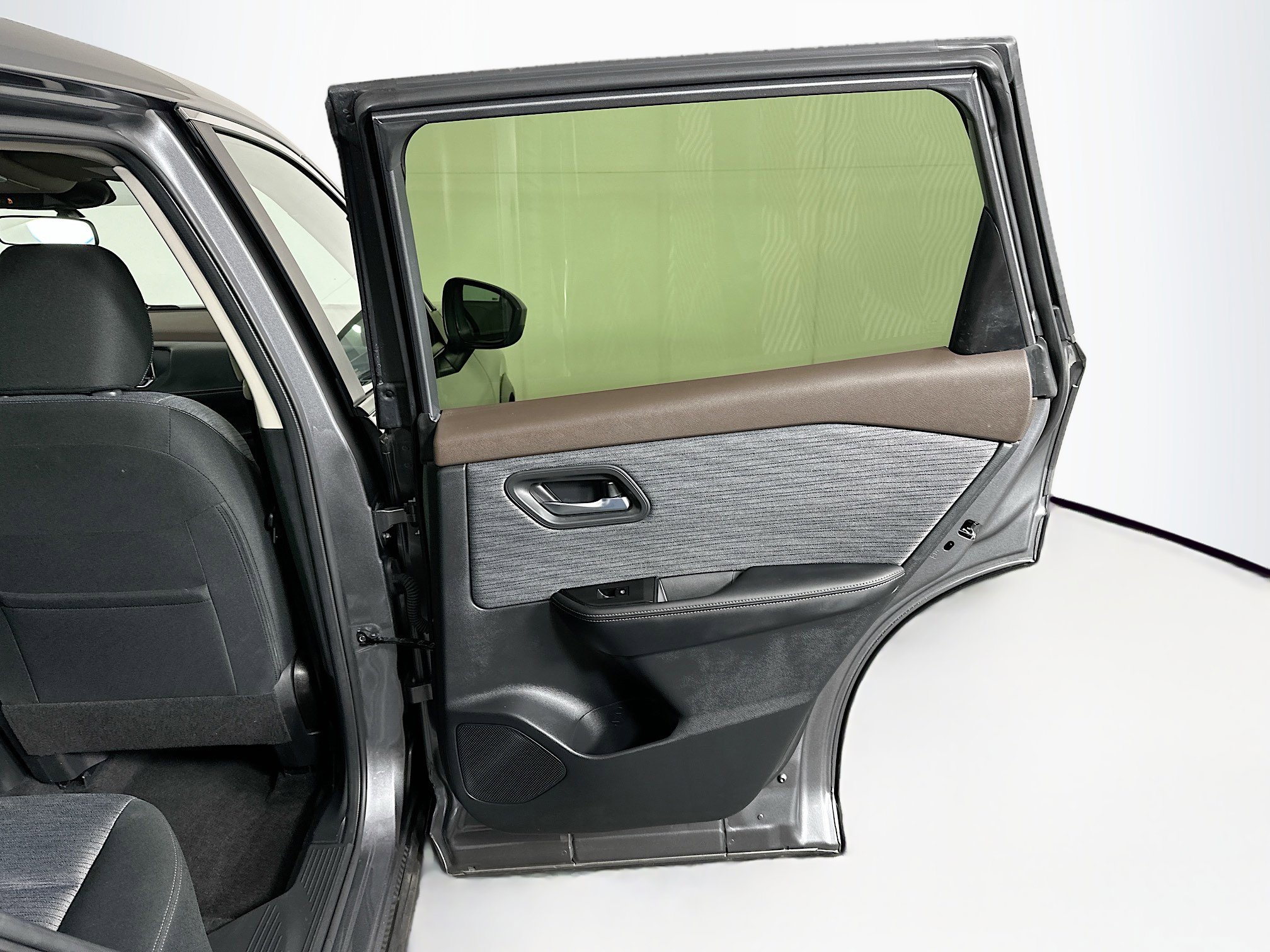 Used 2023 Nissan Rogue SV image 28