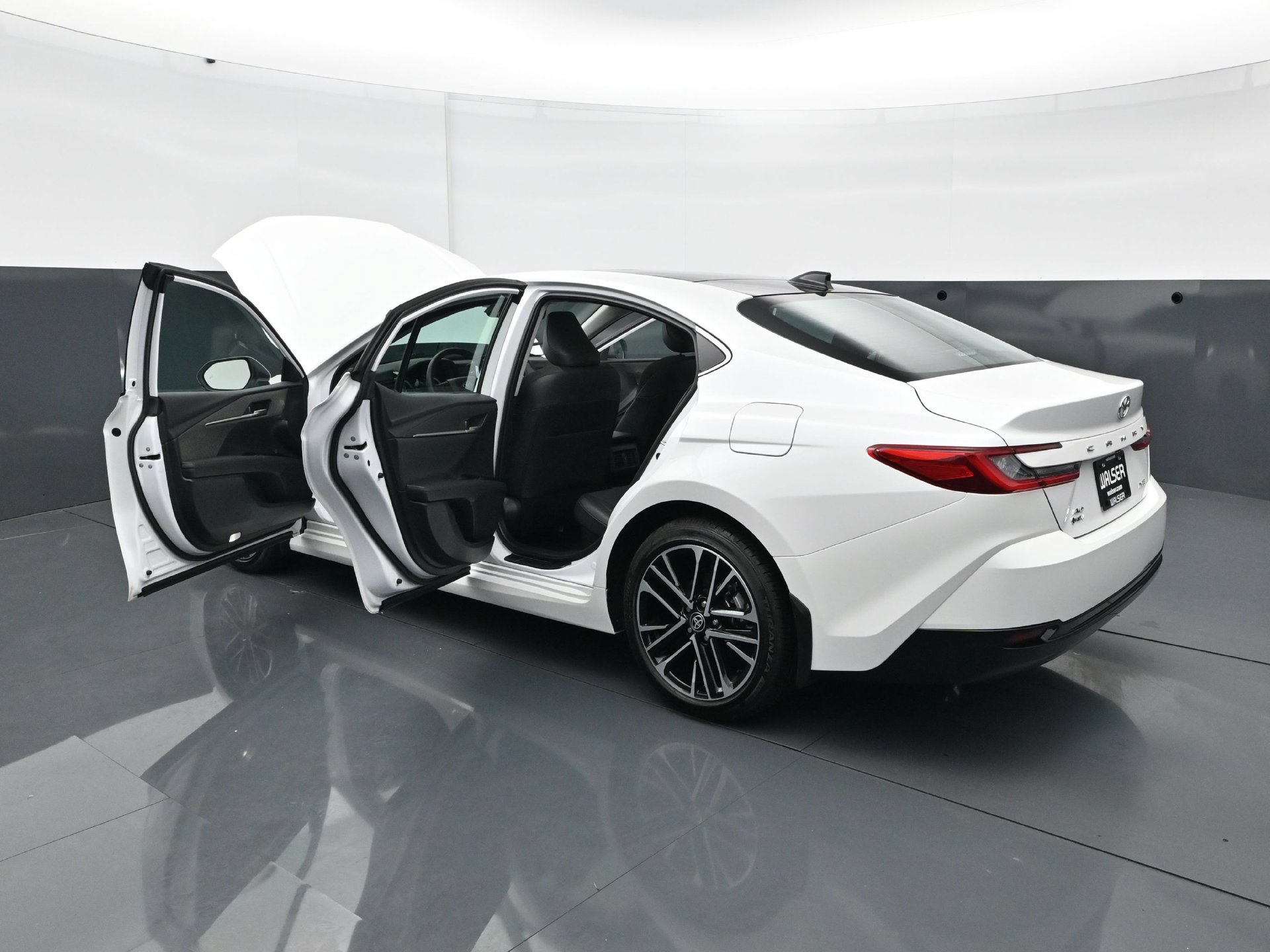 Used 2025 Toyota Camry XLE AWD/4WD image 31