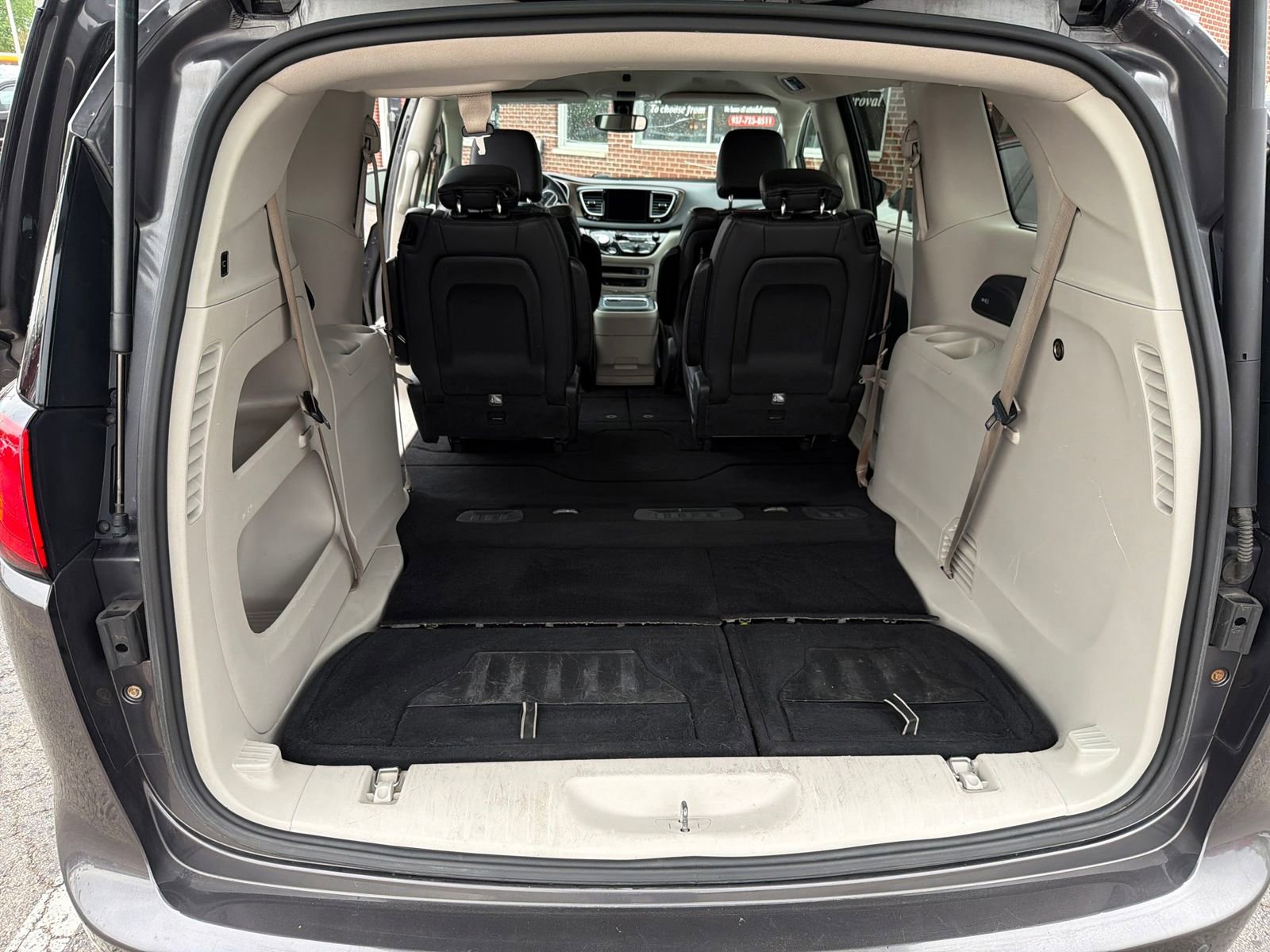 Used 2018 Chrysler Pacifica Touring-L Plus w/ Tire & Wheel Group FWD image 25