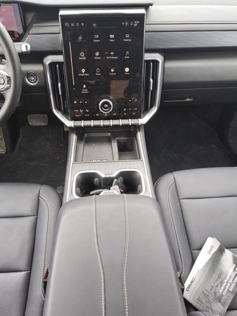 Used 2025 GMC Acadia Elevation w/ Elevation Premium Package image 5