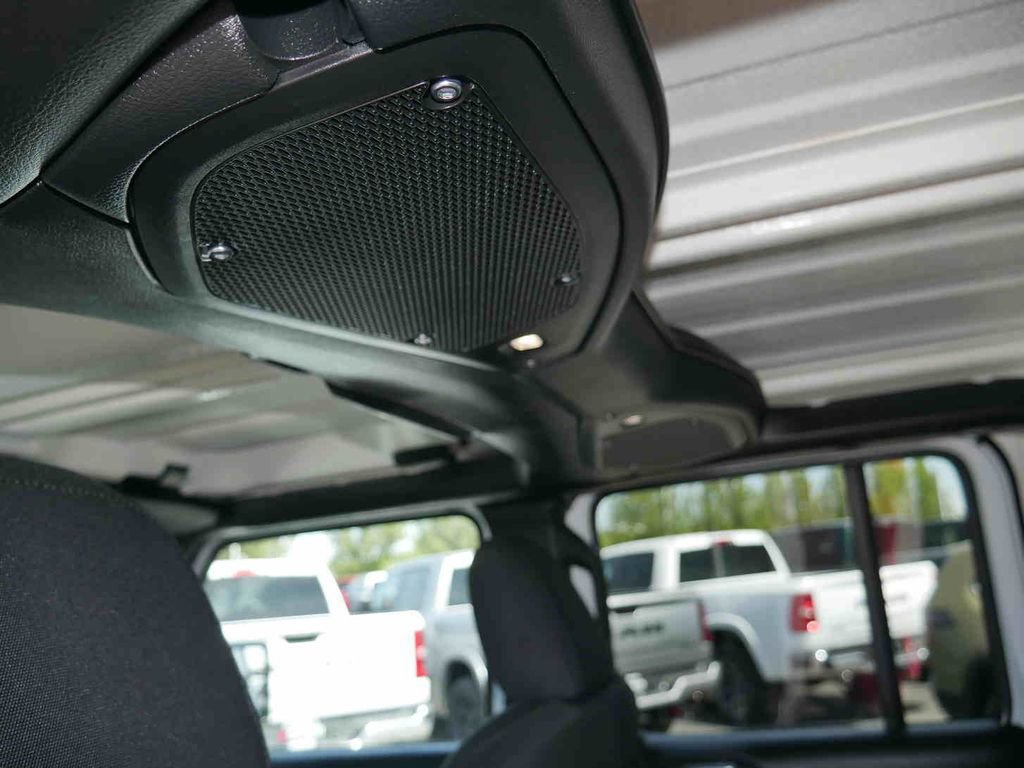 Certified 2026 Jeep Gladiator Mojave AWD/4WD image 15