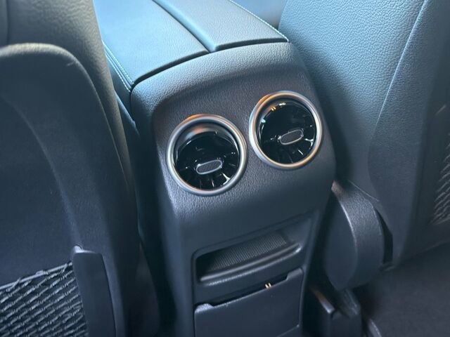 Used 2025 Mercedes-Benz GLB 250 image 16