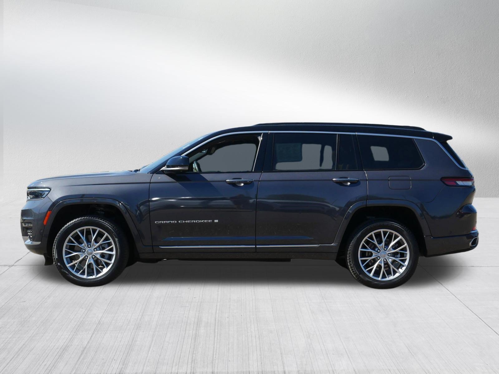 Used 2024 Jeep Grand Cherokee L Summit w/ Advanced Protech Group IV AWD/4WD image 4