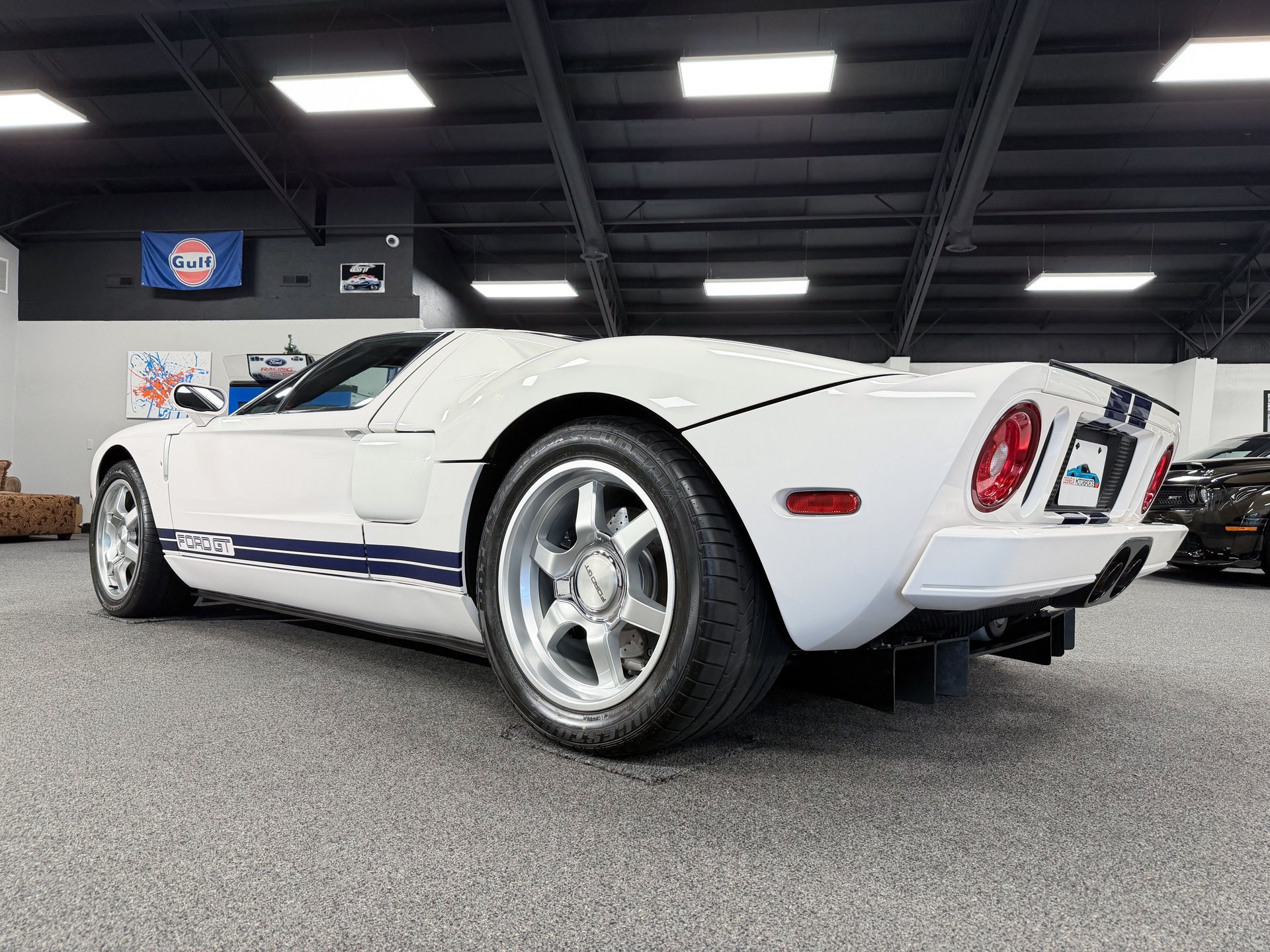 Used 2005 Ford GT RWD image 38