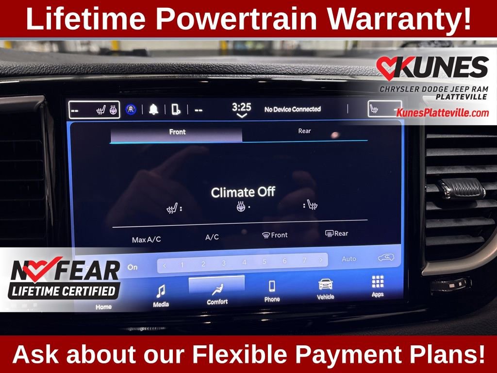 Used 2024 Chrysler Pacifica Touring-L image 27