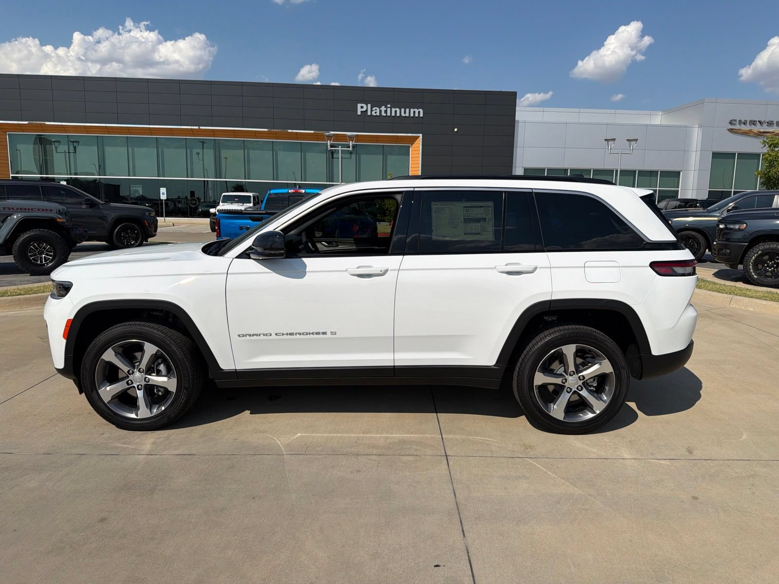 New 2026 Jeep Grand Cherokee Limited AWD/4WD image 2