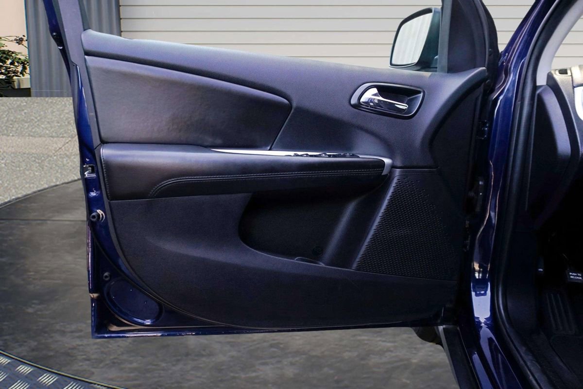 Used 2017 Dodge Journey SXT w/ Premium Group FWD image 10
