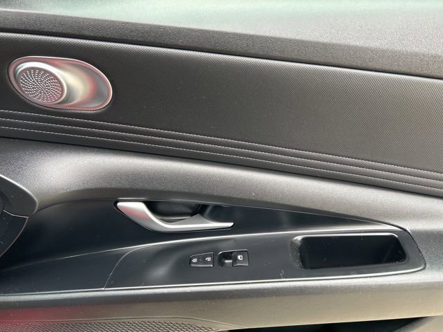 Certified 2023 Hyundai Elantra Limited image 31