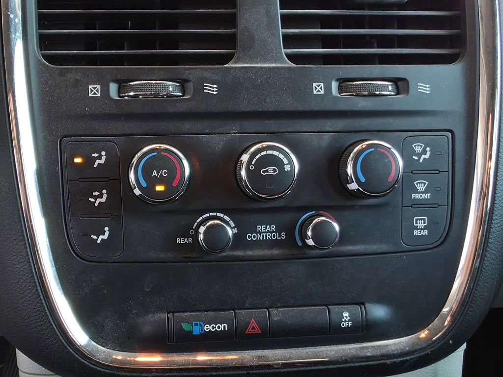 Used 2020 Dodge Grand Caravan SE FWD image 11