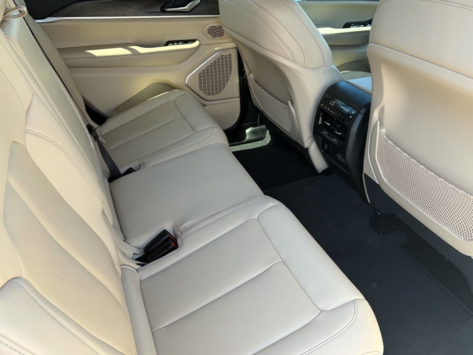 Used 2021 Jeep Grand Cherokee L Limited AWD/4WD image 32