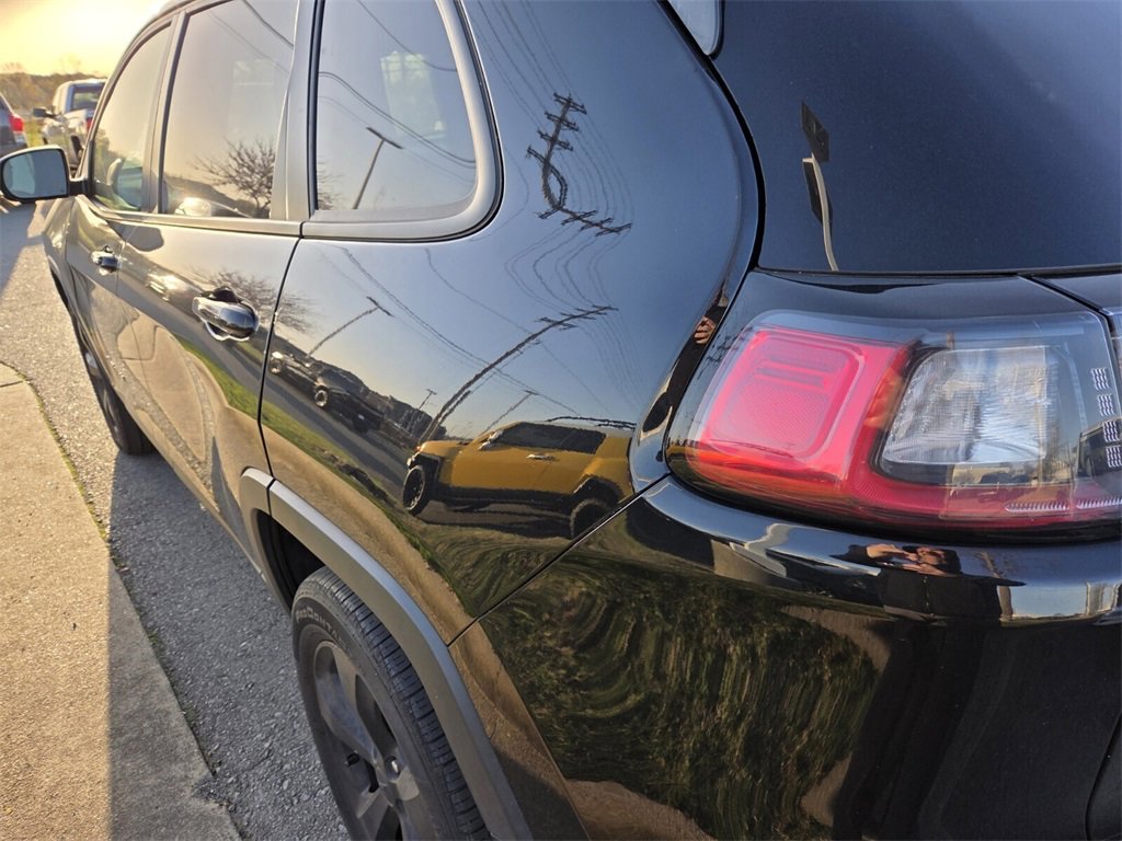 Used 2021 Jeep Cherokee Latitude image 5