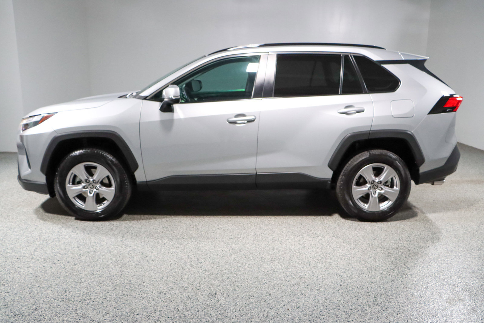 Used 2022 Toyota RAV4 XLE image 10