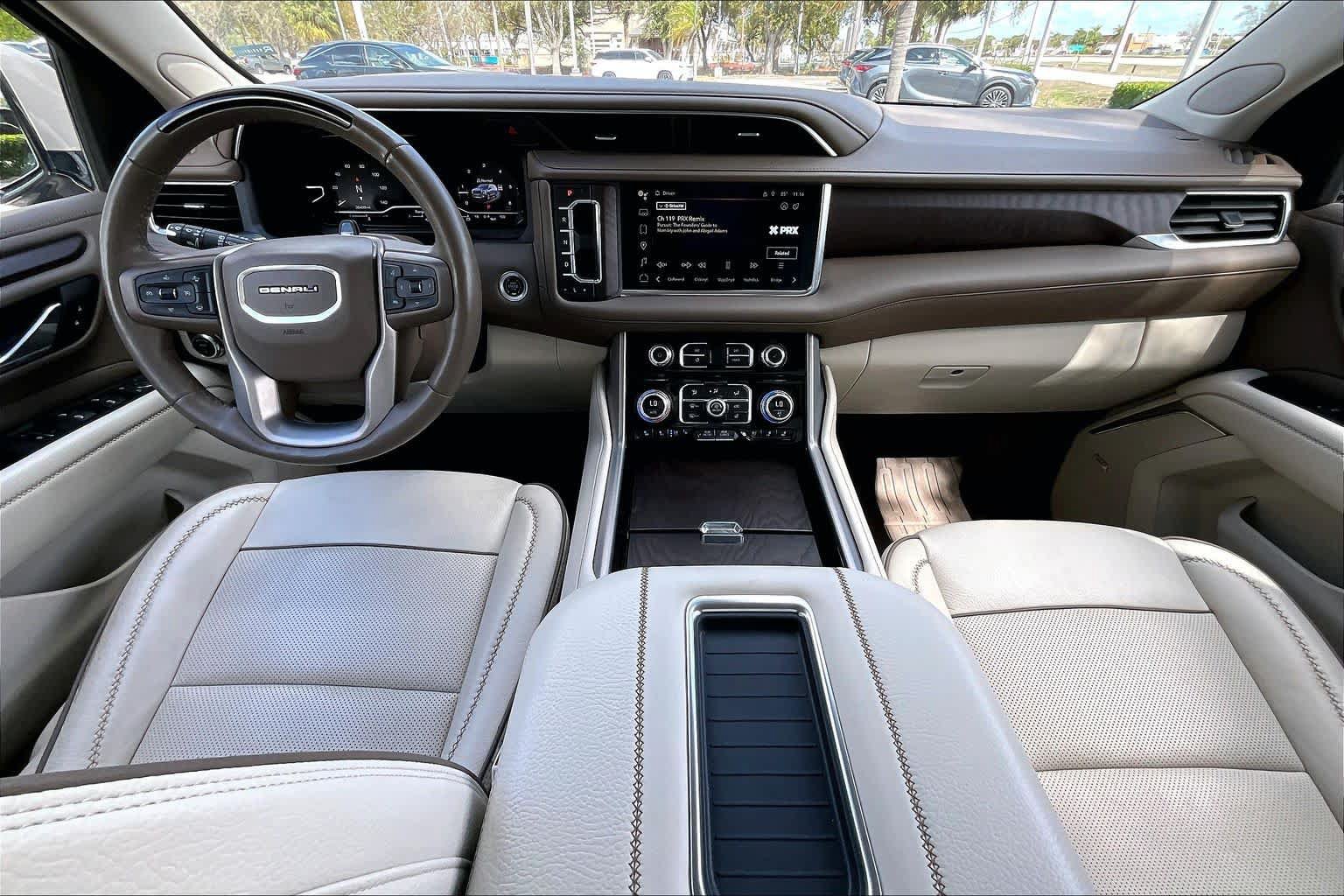 Used 2024 GMC Yukon Denali w/ Advanced Technology Package AWD/4WD image 27