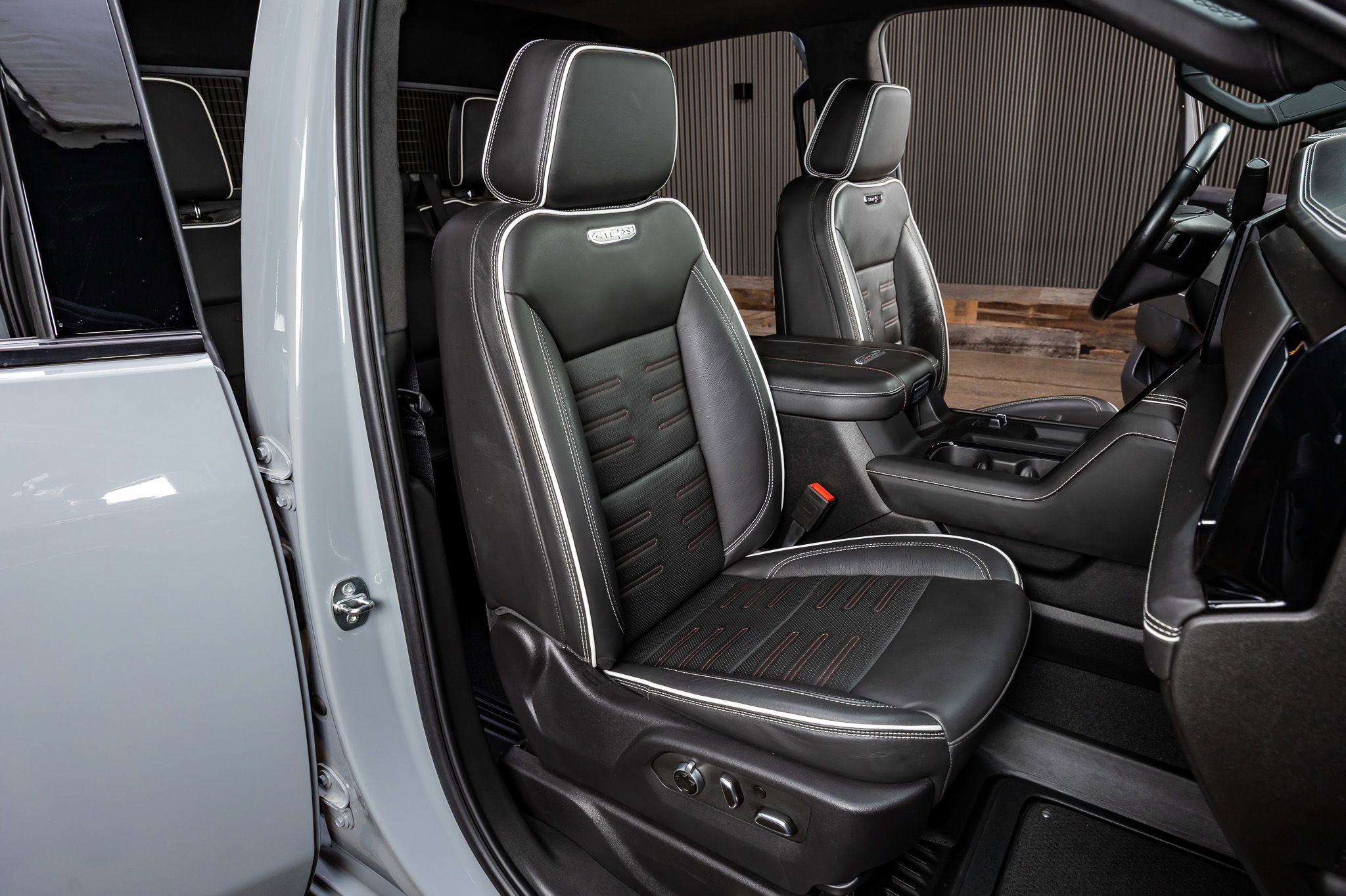 Used 2024 GMC Sierra 2500 AT4X image 31