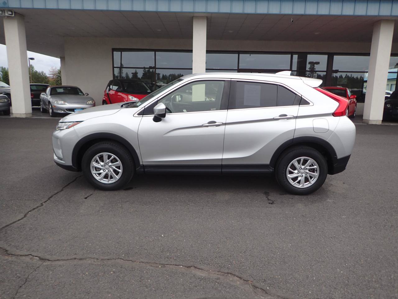 Used 2018 Mitsubishi Eclipse Cross ES FWD image 2